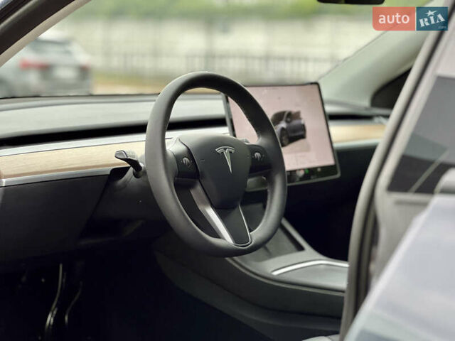 Серый Тесла Model Y, объемом двигателя 0 л и пробегом 13 тыс. км за 32999 $, фото 15 на Automoto.ua