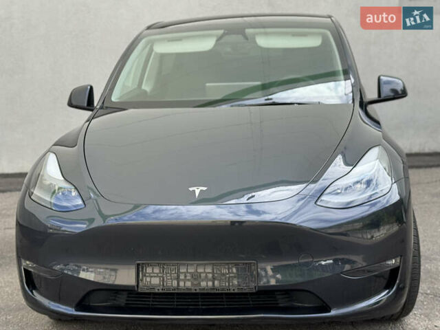 Серый Тесла Model Y, объемом двигателя 0 л и пробегом 14 тыс. км за 33500 $, фото 1 на Automoto.ua