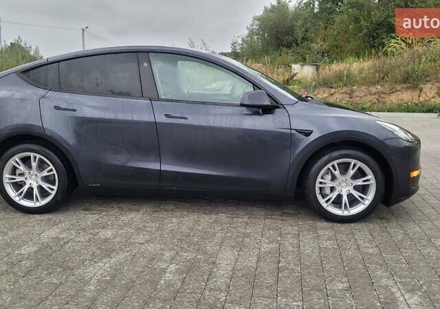 Серый Тесла Model Y, объемом двигателя 0 л и пробегом 30 тыс. км за 29999 $, фото 9 на Automoto.ua
