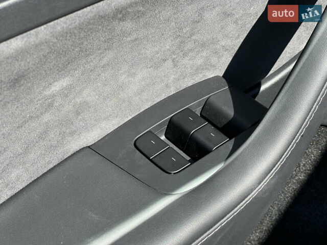 Серый Тесла Model Y, объемом двигателя 0 л и пробегом 1 тыс. км за 35490 $, фото 28 на Automoto.ua