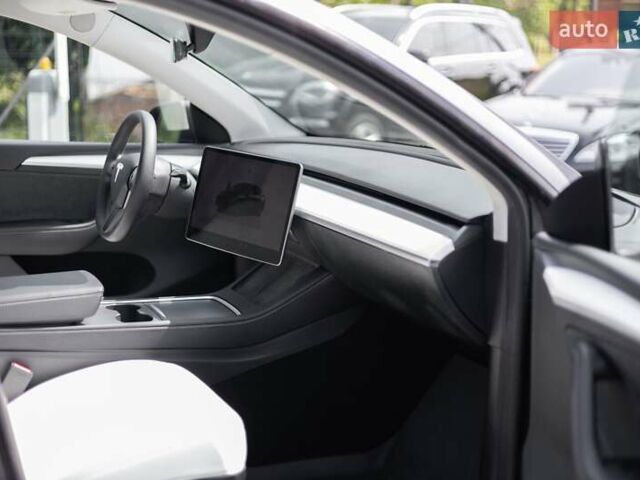 Серый Тесла Model Y, объемом двигателя 0 л и пробегом 24 тыс. км за 29500 $, фото 46 на Automoto.ua