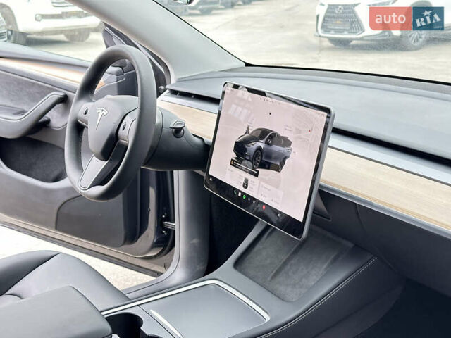 Серый Тесла Model Y, объемом двигателя 0 л и пробегом 1 тыс. км за 39900 $, фото 25 на Automoto.ua