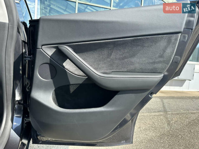 Серый Тесла Model Y, объемом двигателя 0 л и пробегом 1 тыс. км за 35490 $, фото 39 на Automoto.ua