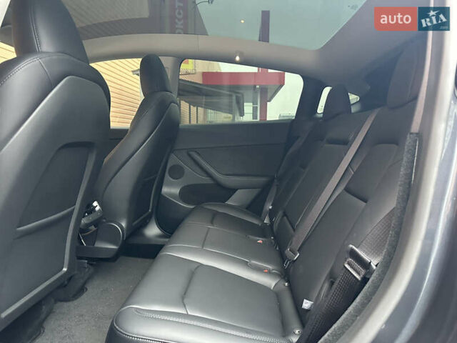 Серый Тесла Model Y, объемом двигателя 0 л и пробегом 2 тыс. км за 35490 $, фото 30 на Automoto.ua