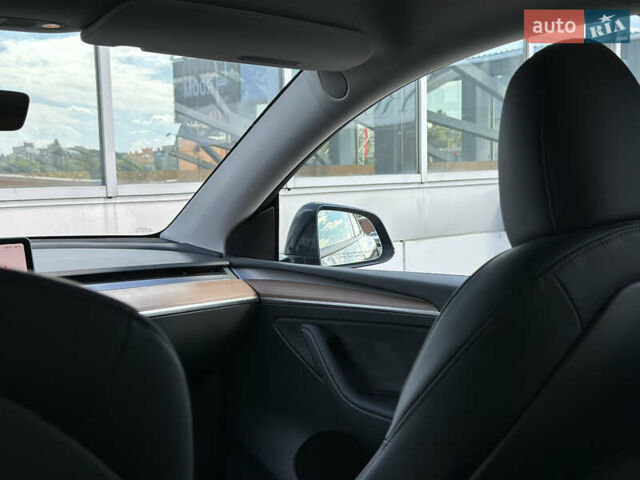 Серый Тесла Model Y, объемом двигателя 0 л и пробегом 1 тыс. км за 35490 $, фото 49 на Automoto.ua