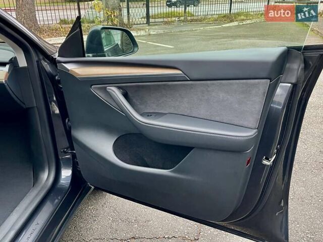 Серый Тесла Model Y, объемом двигателя 0 л и пробегом 23 тыс. км за 28800 $, фото 20 на Automoto.ua