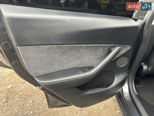 Серый Тесла Model Y, объемом двигателя 0 л и пробегом 22 тыс. км за 31500 $, фото 17 на Automoto.ua