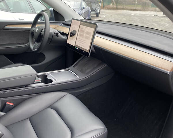 Серый Тесла Model Y, объемом двигателя 0 л и пробегом 25 тыс. км за 33900 $, фото 10 на Automoto.ua