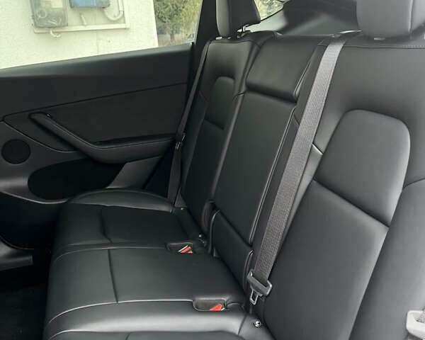 Серый Тесла Model Y, объемом двигателя 0 л и пробегом 33 тыс. км за 25000 $, фото 5 на Automoto.ua