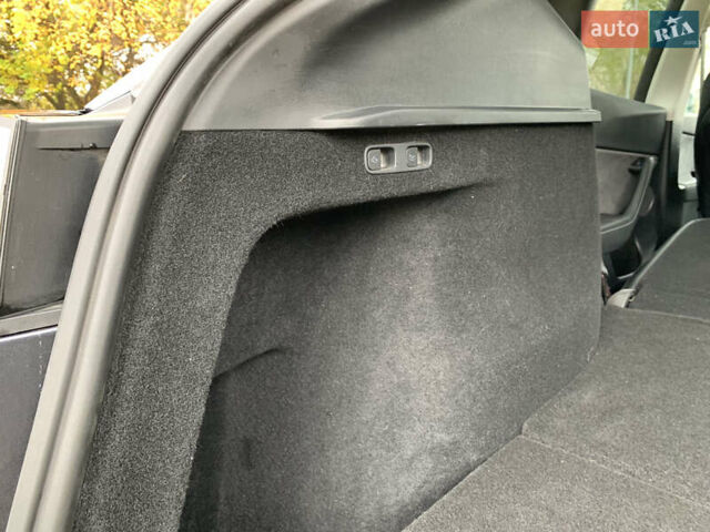 Серый Тесла Model Y, объемом двигателя 0 л и пробегом 14 тыс. км за 32300 $, фото 21 на Automoto.ua