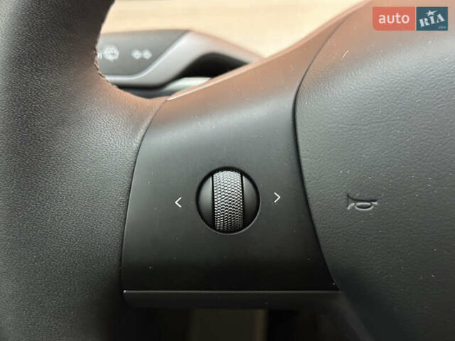 Серый Тесла Model Y, объемом двигателя 0 л и пробегом 2 тыс. км за 35490 $, фото 50 на Automoto.ua