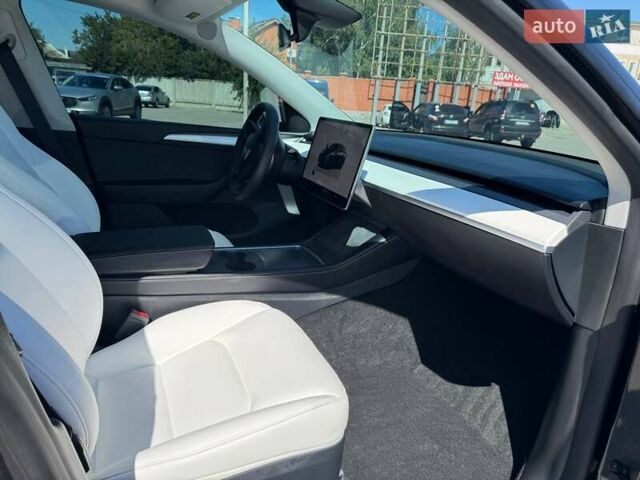 Серый Тесла Model Y, объемом двигателя 0 л и пробегом 22 тыс. км за 30900 $, фото 8 на Automoto.ua