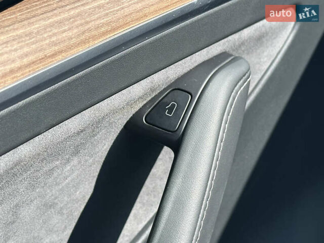 Серый Тесла Model Y, объемом двигателя 0 л и пробегом 1 тыс. км за 35490 $, фото 29 на Automoto.ua