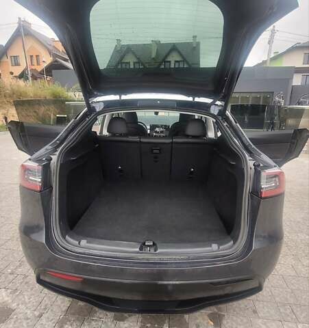 Серый Тесла Model Y, объемом двигателя 0 л и пробегом 30 тыс. км за 29999 $, фото 11 на Automoto.ua