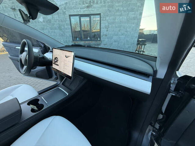 Серый Тесла Model Y, объемом двигателя 0 л и пробегом 9 тыс. км за 19800 $, фото 31 на Automoto.ua