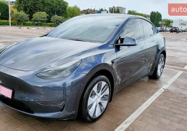 Серый Тесла Model Y, объемом двигателя 0 л и пробегом 11 тыс. км за 30599 $, фото 4 на Automoto.ua