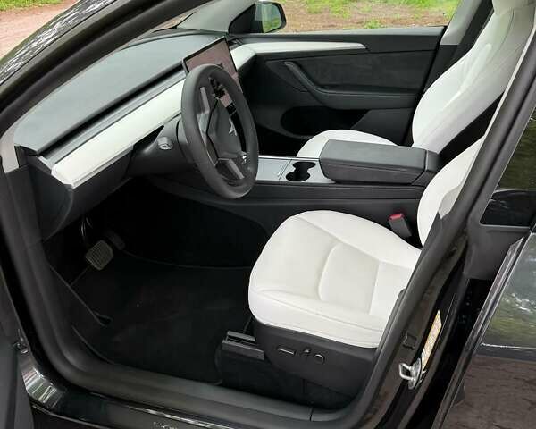 Серый Тесла Model Y, объемом двигателя 0 л и пробегом 9 тыс. км за 29990 $, фото 27 на Automoto.ua