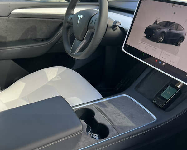Серый Тесла Model Y, объемом двигателя 0 л и пробегом 33 тыс. км за 29000 $, фото 6 на Automoto.ua