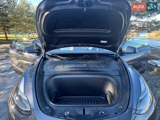 Серый Тесла Model Y, объемом двигателя 0 л и пробегом 9 тыс. км за 29500 $, фото 47 на Automoto.ua