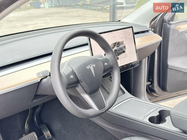 Серый Тесла Model Y, объемом двигателя 0 л и пробегом 1 тыс. км за 39900 $, фото 15 на Automoto.ua