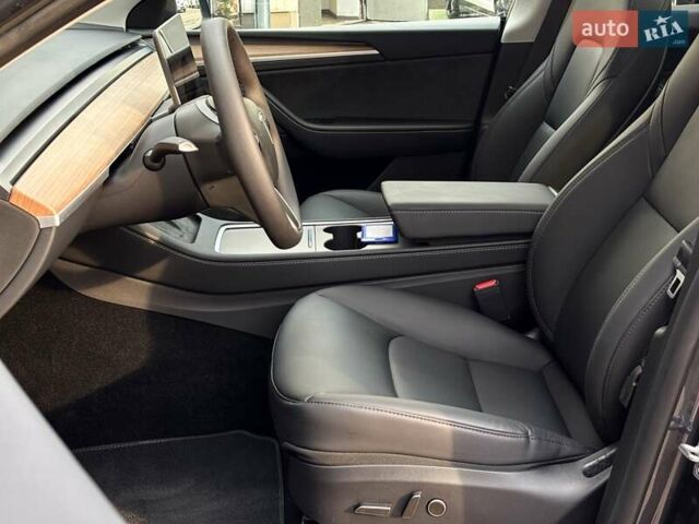 Серый Тесла Model Y, объемом двигателя 0 л и пробегом 1 тыс. км за 34500 $, фото 12 на Automoto.ua