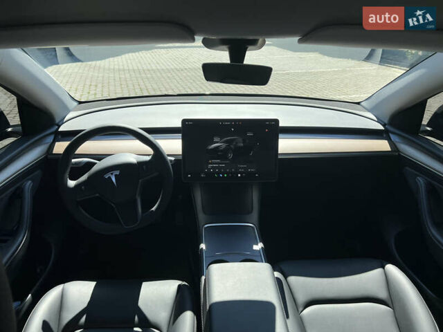 Серый Тесла Model Y, объемом двигателя 0 л и пробегом 12 тыс. км за 30000 $, фото 26 на Automoto.ua