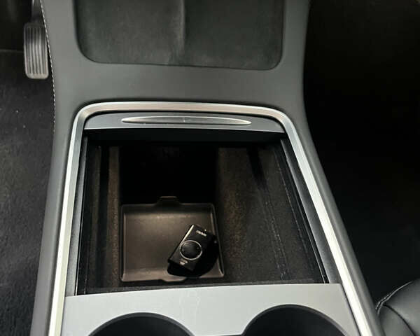 Серый Тесла Model Y, объемом двигателя 0 л и пробегом 33 тыс. км за 25000 $, фото 9 на Automoto.ua