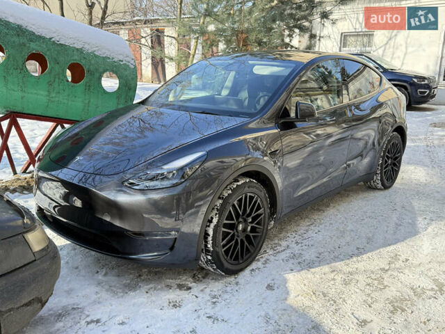 Серый Тесла Model Y, объемом двигателя 0 л и пробегом 21 тыс. км за 28900 $, фото 1 на Automoto.ua