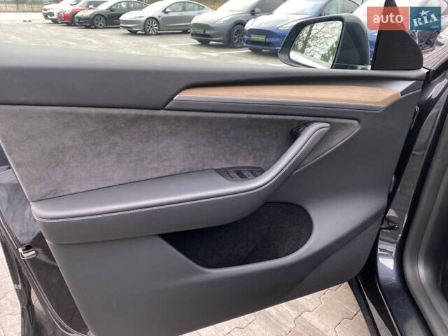 Серый Тесла Model Y, объемом двигателя 0 л и пробегом 25 тыс. км за 33900 $, фото 7 на Automoto.ua