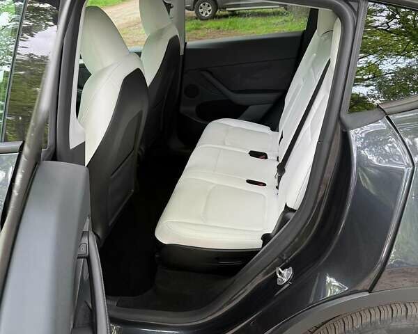 Серый Тесла Model Y, объемом двигателя 0 л и пробегом 9 тыс. км за 29990 $, фото 25 на Automoto.ua