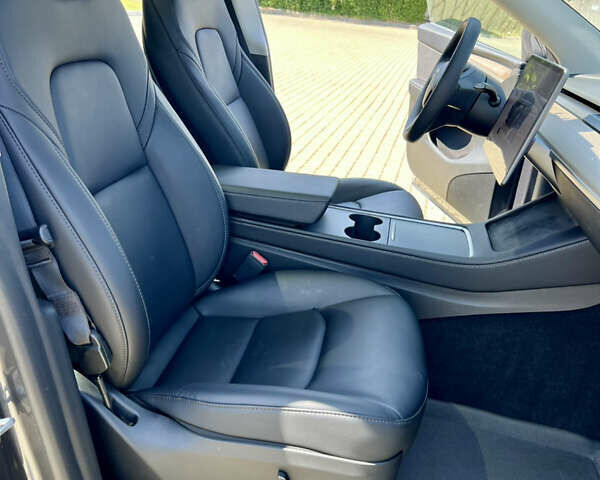 Серый Тесла Model Y, объемом двигателя 0 л и пробегом 45 тыс. км за 24500 $, фото 26 на Automoto.ua