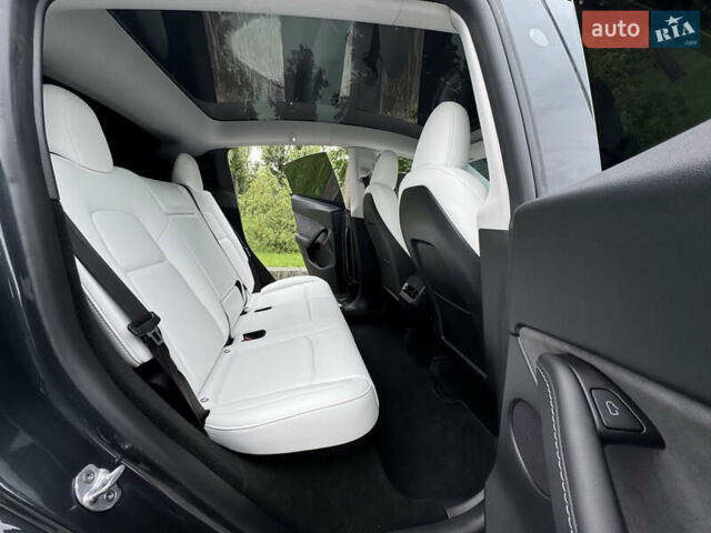Серый Тесла Model Y, объемом двигателя 0 л и пробегом 7 тыс. км за 33999 $, фото 9 на Automoto.ua