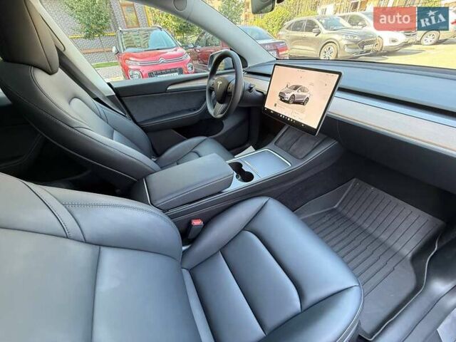 Серый Тесла Model Y, объемом двигателя 0 л и пробегом 15 тыс. км за 34999 $, фото 9 на Automoto.ua