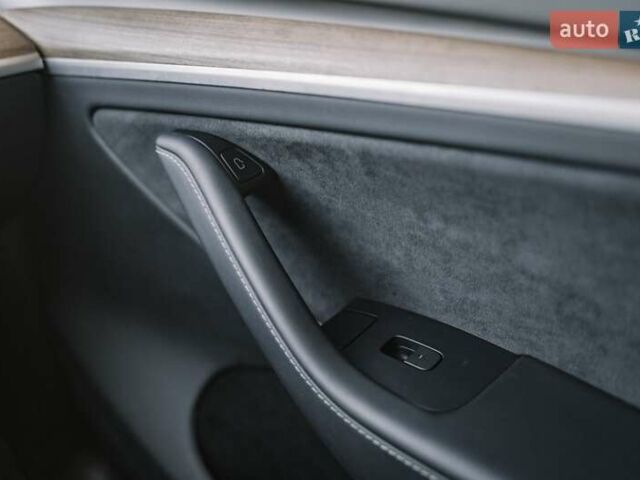 Сірий Тесла Model Y, об'ємом двигуна 0 л та пробігом 12 тис. км за 32500 $, фото 76 на Automoto.ua