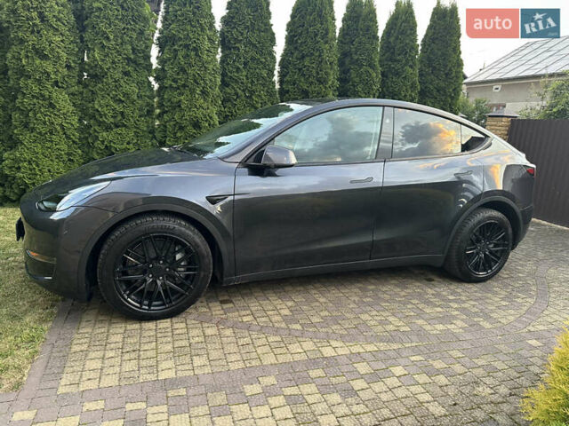 Серый Тесла Model Y, объемом двигателя 0 л и пробегом 17 тыс. км за 28000 $, фото 4 на Automoto.ua