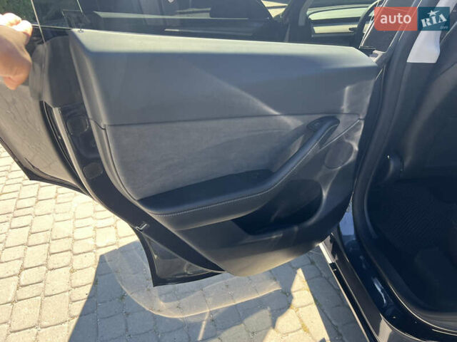 Серый Тесла Model Y, объемом двигателя 0 л и пробегом 12 тыс. км за 30000 $, фото 25 на Automoto.ua
