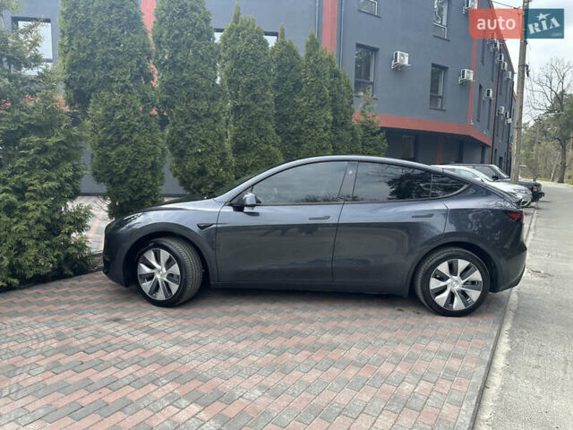 Серый Тесла Model Y, объемом двигателя 0 л и пробегом 15 тыс. км за 34500 $, фото 1 на Automoto.ua