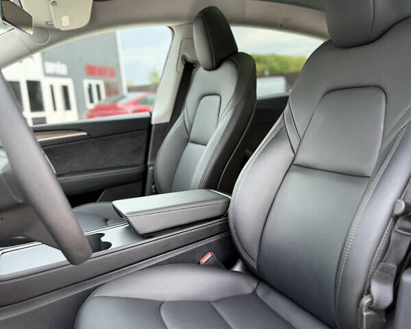 Серый Тесла Model Y, объемом двигателя 0 л и пробегом 4 тыс. км за 28400 $, фото 25 на Automoto.ua