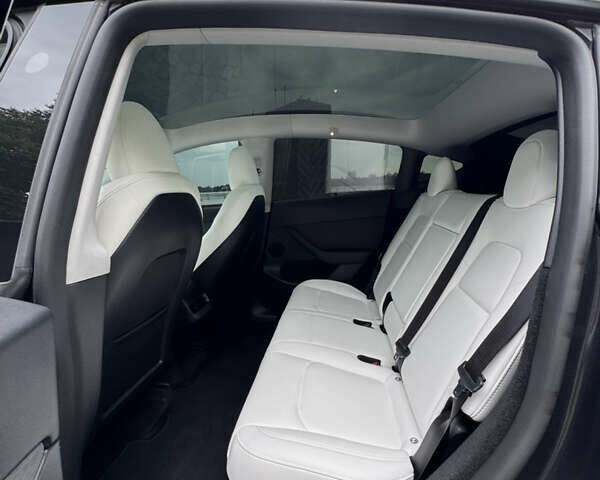 Серый Тесла Model Y, объемом двигателя 0 л и пробегом 7 тыс. км за 33999 $, фото 7 на Automoto.ua