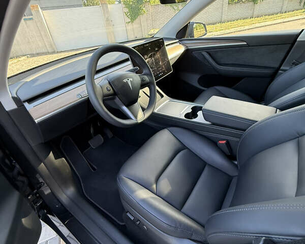 Серый Тесла Model Y, объемом двигателя 0 л и пробегом 3 тыс. км за 27000 $, фото 9 на Automoto.ua