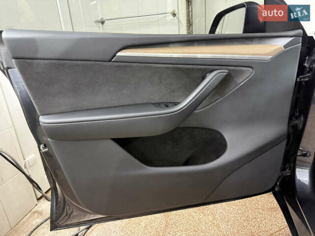 Серый Тесла Model Y, объемом двигателя 0 л и пробегом 21 тыс. км за 30900 $, фото 19 на Automoto.ua