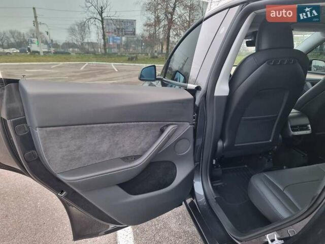 Серый Тесла Model Y, объемом двигателя 0 л и пробегом 24 тыс. км за 30900 $, фото 16 на Automoto.ua