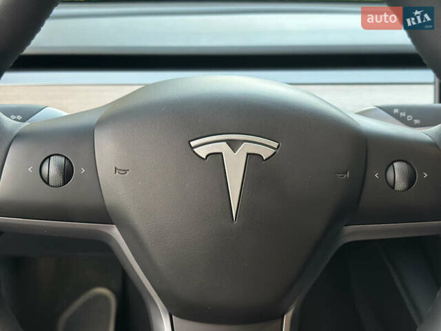 Серый Тесла Model Y, объемом двигателя 0 л и пробегом 17 тыс. км за 28000 $, фото 8 на Automoto.ua