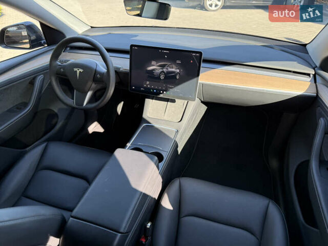 Серый Тесла Model Y, объемом двигателя 0 л и пробегом 12 тыс. км за 29500 $, фото 62 на Automoto.ua