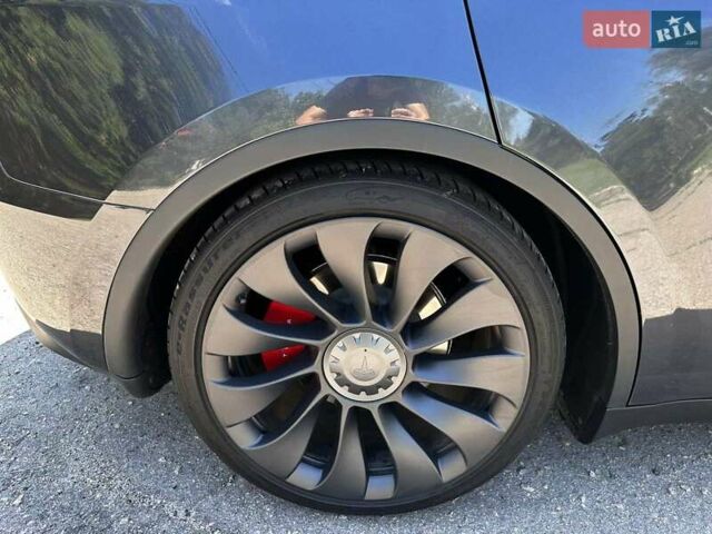 Серый Тесла Model Y, объемом двигателя 0 л и пробегом 19 тыс. км за 32500 $, фото 29 на Automoto.ua