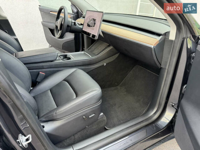 Серый Тесла Model Y, объемом двигателя 0 л и пробегом 14 тыс. км за 33500 $, фото 10 на Automoto.ua