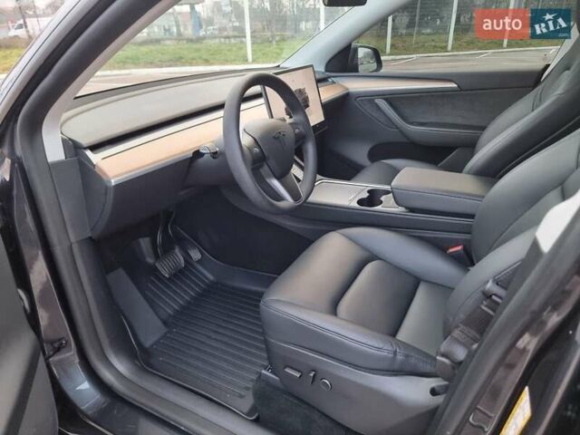 Серый Тесла Model Y, объемом двигателя 0 л и пробегом 24 тыс. км за 30900 $, фото 11 на Automoto.ua