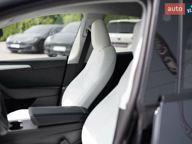 Серый Тесла Model Y, объемом двигателя 0 л и пробегом 24 тыс. км за 29500 $, фото 33 на Automoto.ua