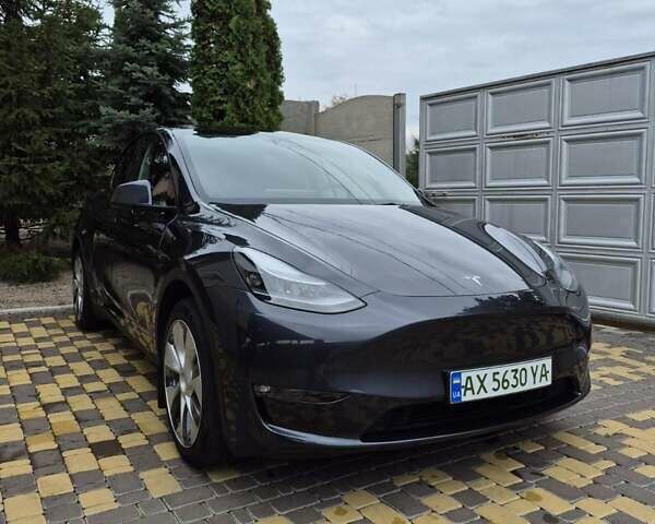 Серый Тесла Model Y, объемом двигателя 0 л и пробегом 18 тыс. км за 30500 $, фото 2 на Automoto.ua