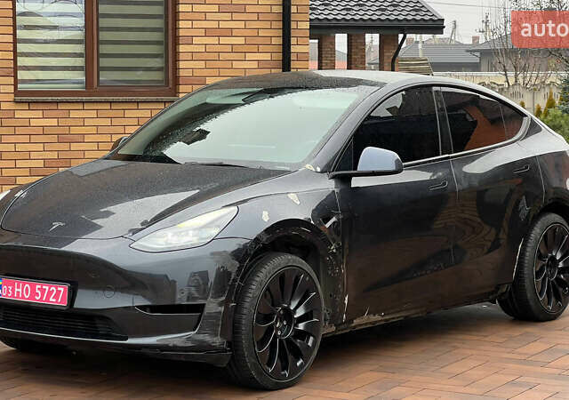 Серый Тесла Model Y, объемом двигателя 0 л и пробегом 21 тыс. км за 24000 $, фото 2 на Automoto.ua